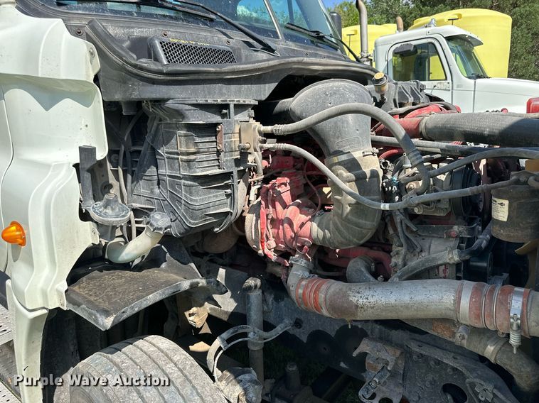 image for item KL9015 2012 Freighliner Cascadia  semi truck