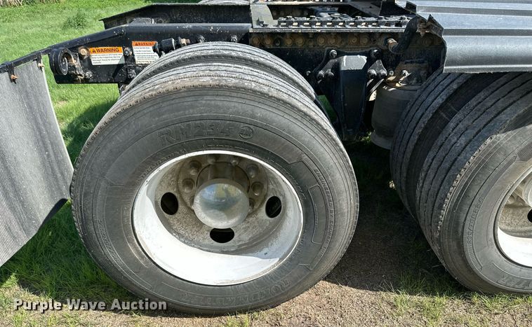 image for item KL9015 2012 Freighliner Cascadia  semi truck