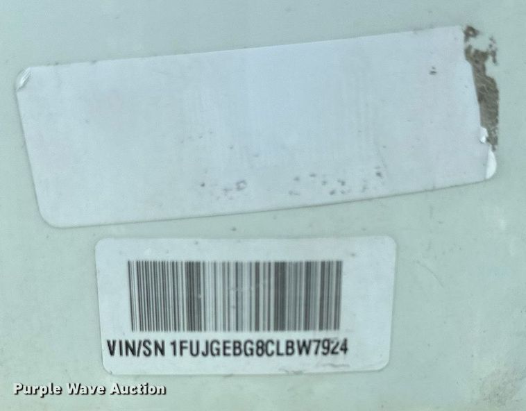 image for item KL9015 2012 Freighliner Cascadia  semi truck