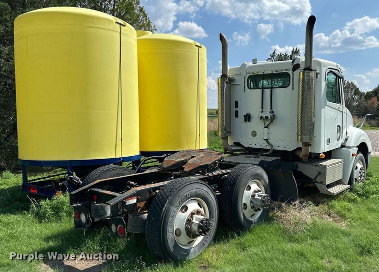 image for item KL9016 2007 Freightliner Columbia  semi truck