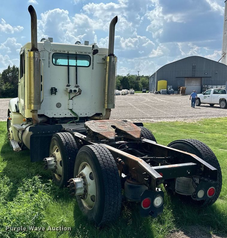 image for item KL9016 2007 Freightliner Columbia  semi truck
