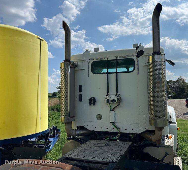 image for item KL9016 2007 Freightliner Columbia  semi truck