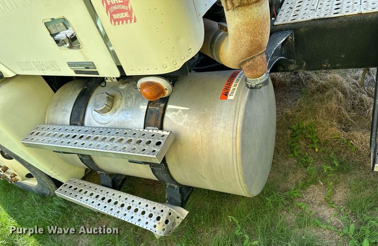 image for item KL9016 2007 Freightliner Columbia  semi truck