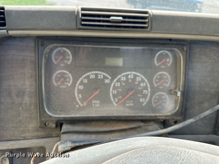 image for item KL9016 2007 Freightliner Columbia  semi truck