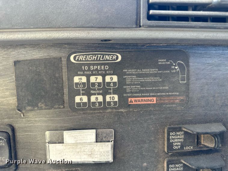 image for item KL9016 2007 Freightliner Columbia  semi truck