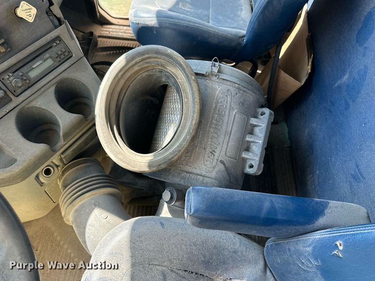 image for item KL9016 2007 Freightliner Columbia  semi truck