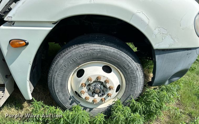 image for item KL9016 2007 Freightliner Columbia  semi truck