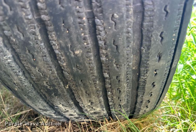 image for item KL9016 2007 Freightliner Columbia  semi truck