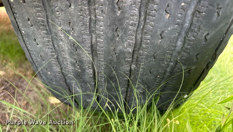 image for item KL9016 2007 Freightliner Columbia  semi truck