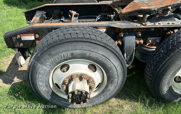 image for item KL9016 2007 Freightliner Columbia  semi truck