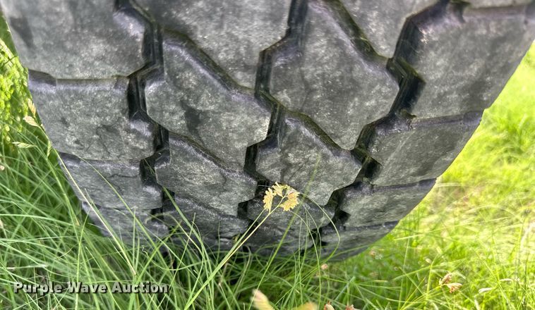 image for item KL9016 2007 Freightliner Columbia  semi truck