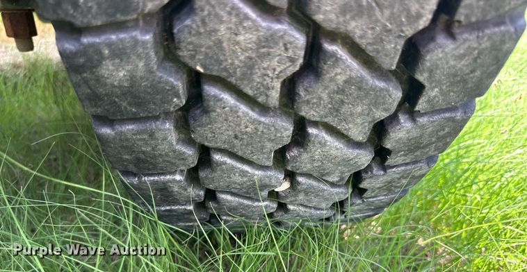 image for item KL9016 2007 Freightliner Columbia  semi truck