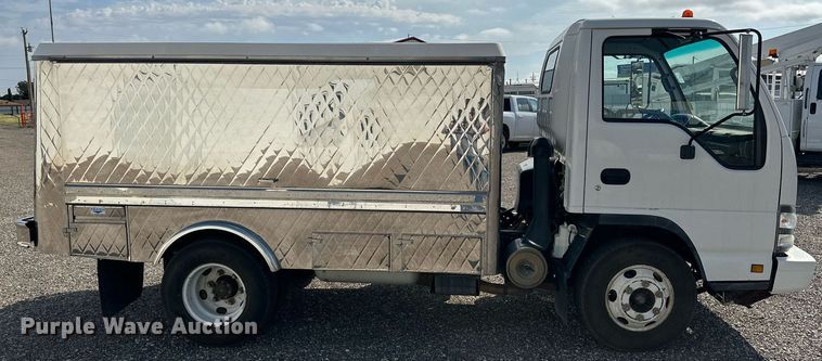 image for item KM9858 2006 Isuzu NPR  catering truck