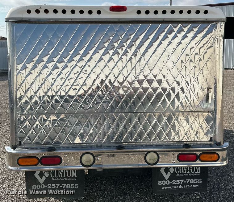 image for item KM9858 2006 Isuzu NPR  catering truck