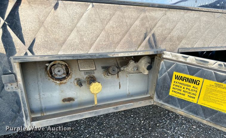 image for item KM9858 2006 Isuzu NPR  catering truck