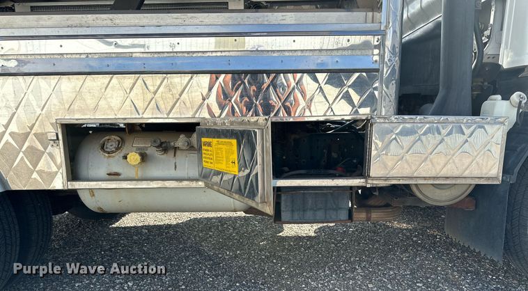 image for item KM9858 2006 Isuzu NPR  catering truck