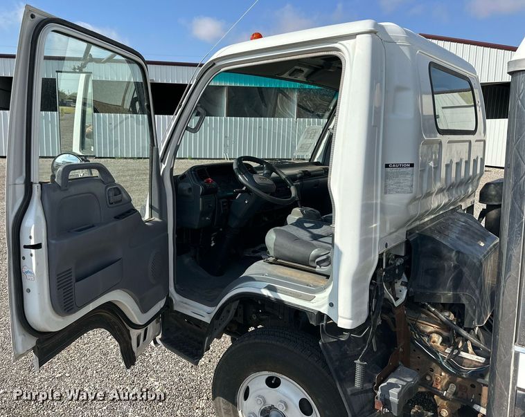 image for item KM9858 2006 Isuzu NPR  catering truck