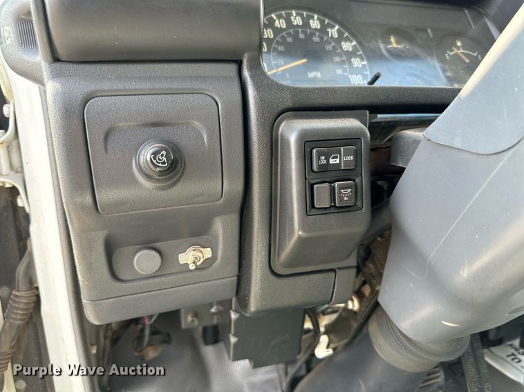 image for item KM9858 2006 Isuzu NPR  catering truck