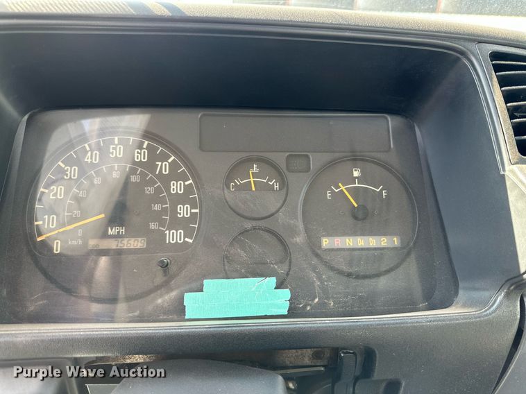 image for item KM9858 2006 Isuzu NPR  catering truck