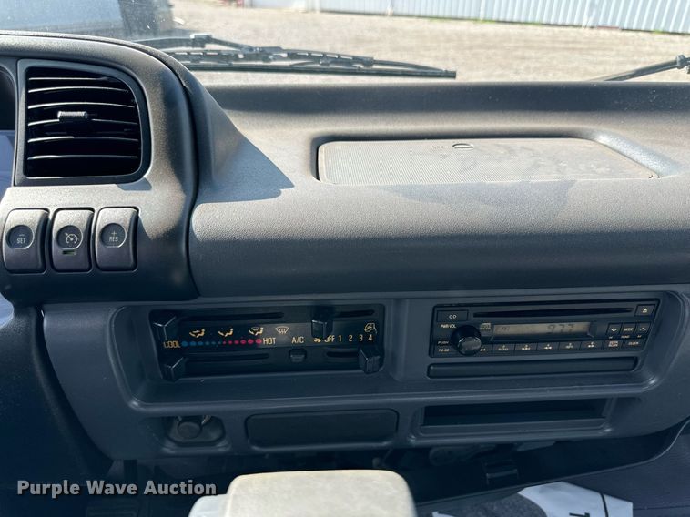 image for item KM9858 2006 Isuzu NPR  catering truck