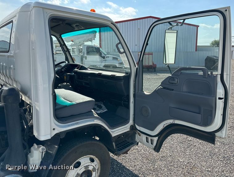 image for item KM9858 2006 Isuzu NPR  catering truck