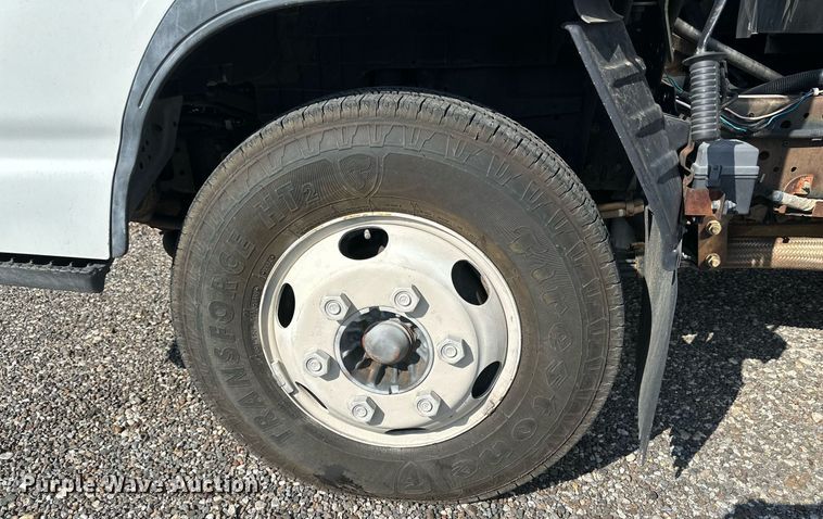 image for item KM9858 2006 Isuzu NPR  catering truck