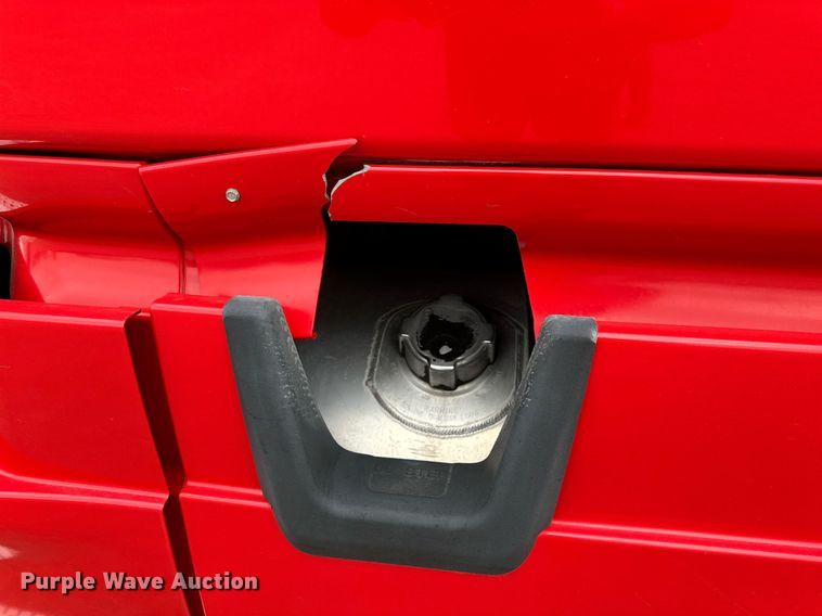 image for item KM9905 2013 Freightliner Cascadia  semi truck