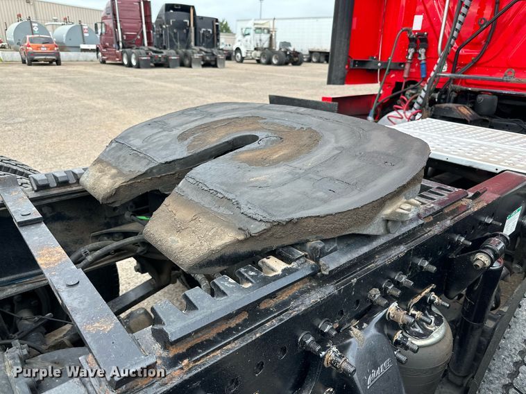 image for item KM9905 2013 Freightliner Cascadia  semi truck