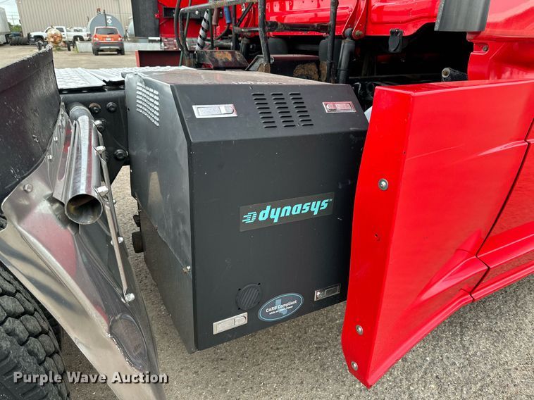 image for item KM9905 2013 Freightliner Cascadia  semi truck