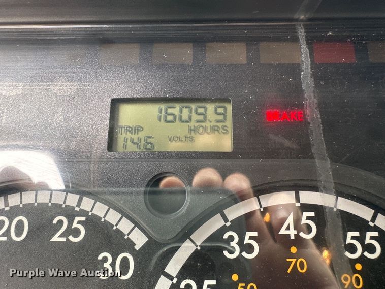 image for item KM9905 2013 Freightliner Cascadia  semi truck