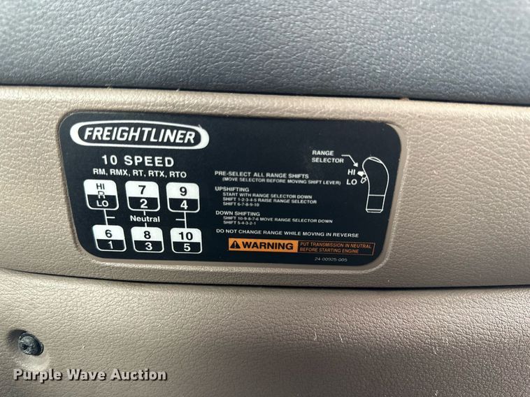 image for item KM9905 2013 Freightliner Cascadia  semi truck