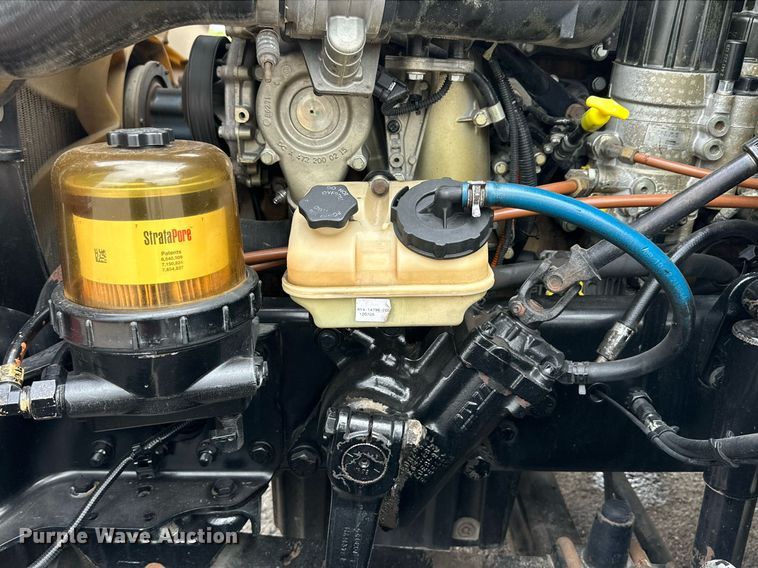 image for item KM9905 2013 Freightliner Cascadia  semi truck