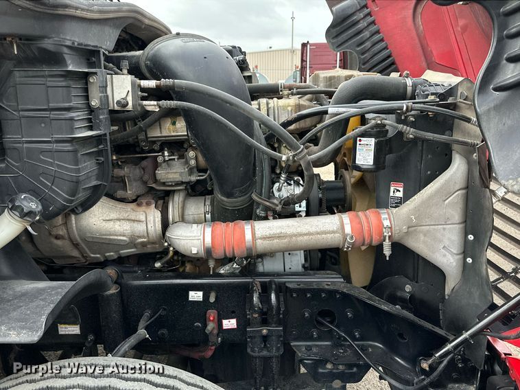 image for item KM9905 2013 Freightliner Cascadia  semi truck