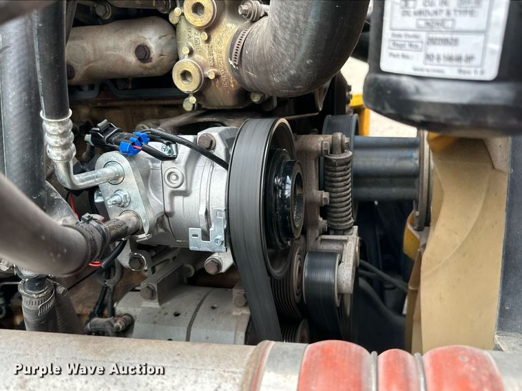 image for item KM9905 2013 Freightliner Cascadia  semi truck