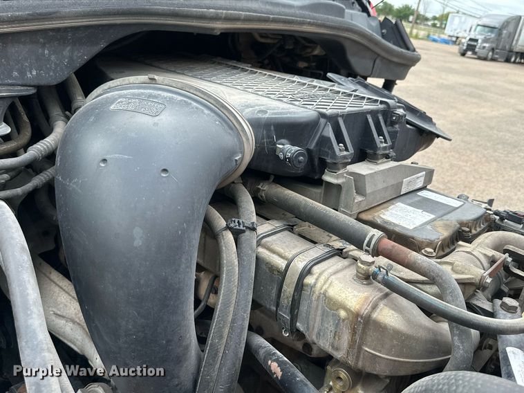 image for item KM9905 2013 Freightliner Cascadia  semi truck