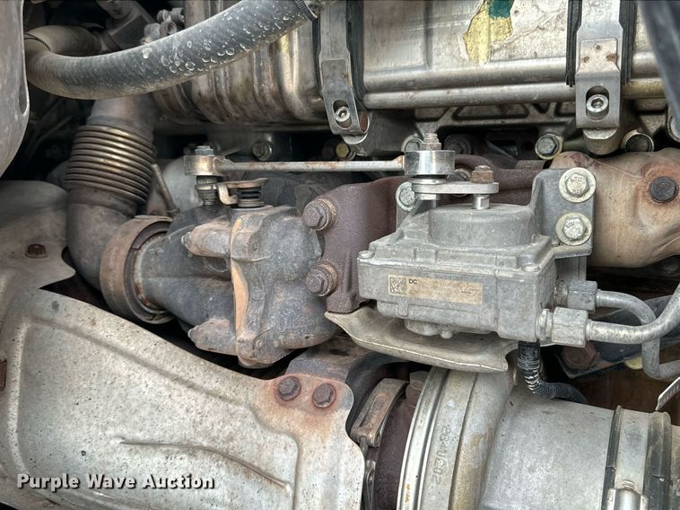 image for item KM9905 2013 Freightliner Cascadia  semi truck