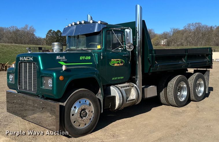 image for item KU9939 1984 Mack R686ST  dump truck