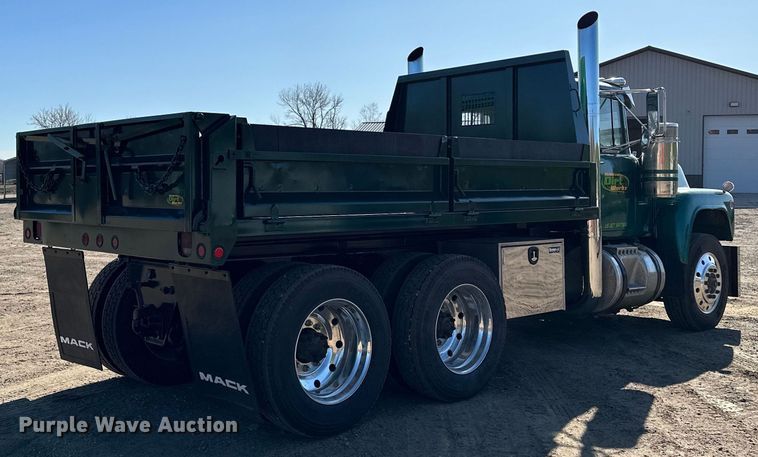 image for item KU9939 1984 Mack R686ST  dump truck