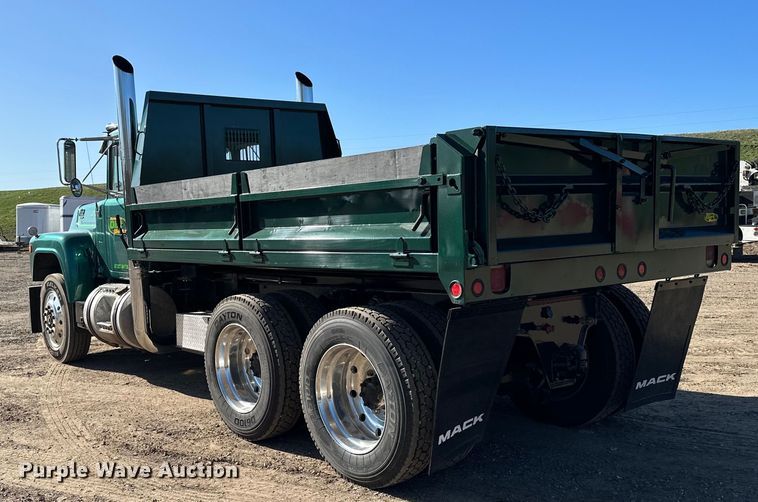 image for item KU9939 1984 Mack R686ST  dump truck
