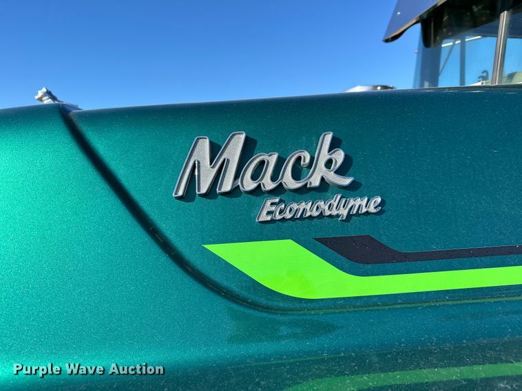 image for item KU9939 1984 Mack R686ST  dump truck