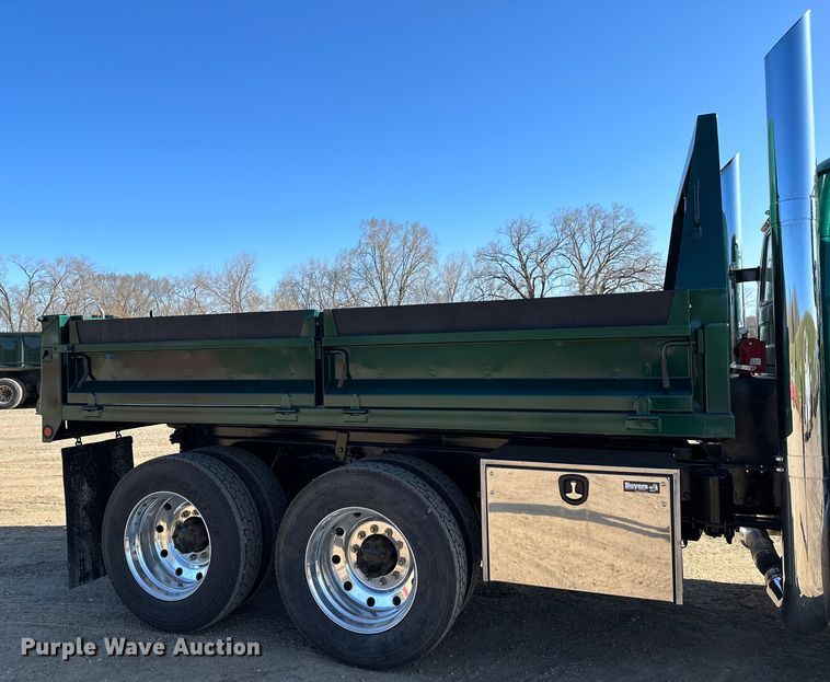 image for item KU9939 1984 Mack R686ST  dump truck