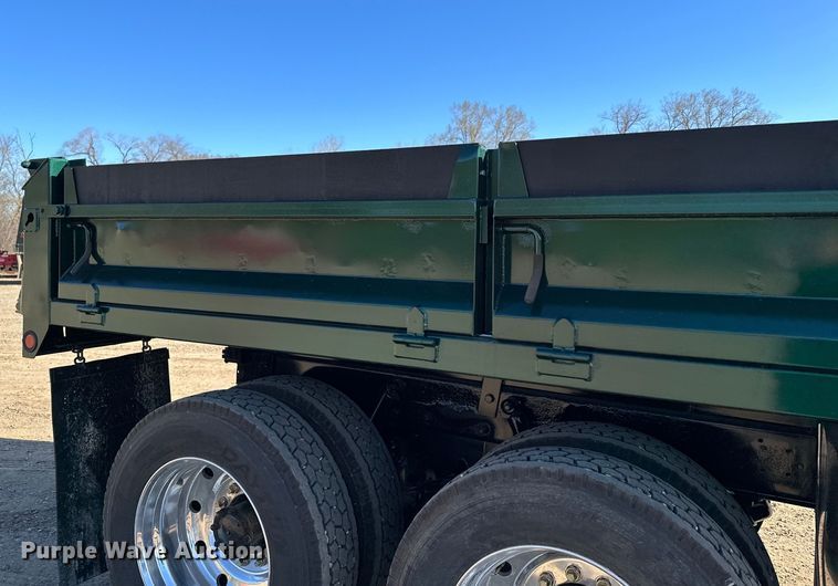 image for item KU9939 1984 Mack R686ST  dump truck