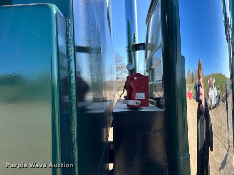 image for item KU9939 1984 Mack R686ST  dump truck