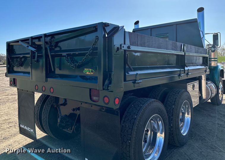 image for item KU9939 1984 Mack R686ST  dump truck