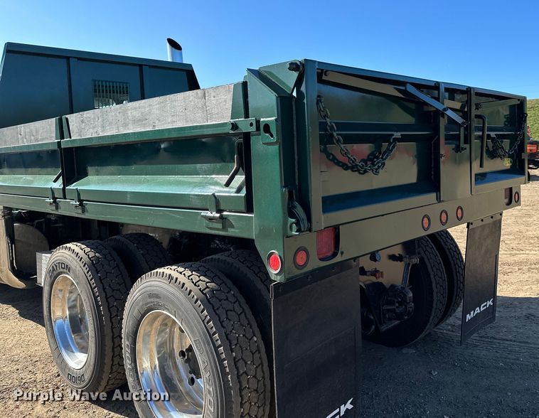 image for item KU9939 1984 Mack R686ST  dump truck