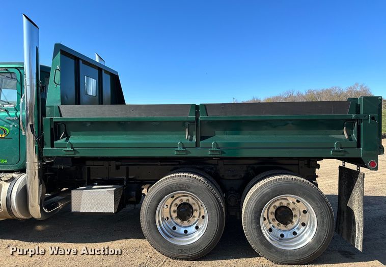 image for item KU9939 1984 Mack R686ST  dump truck