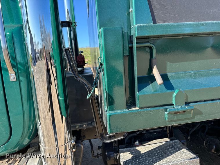 image for item KU9939 1984 Mack R686ST  dump truck