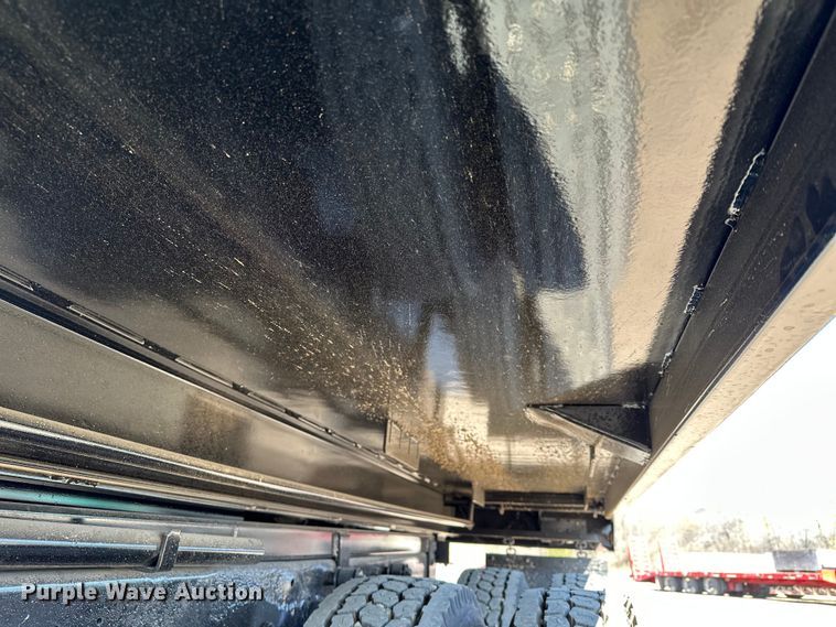 image for item KU9939 1984 Mack R686ST  dump truck