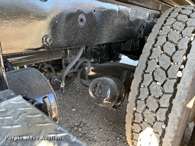 image for item KU9939 1984 Mack R686ST  dump truck