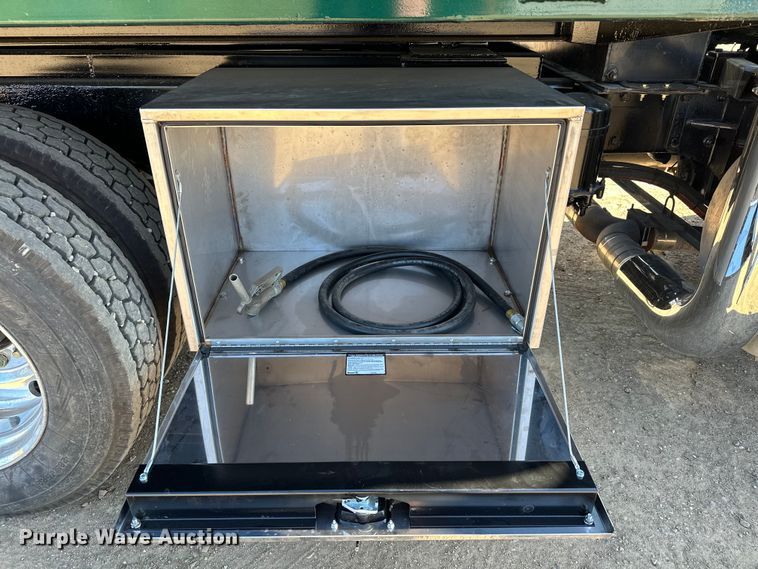 image for item KU9939 1984 Mack R686ST  dump truck